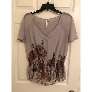 Cute blouse with flowers